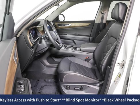 Used 2024 Volkswagen Atlas SE w/ Black Wheel Package image 7