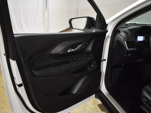 Used 2024 GMC Terrain SLE w/ Driver Convenience Package image 13