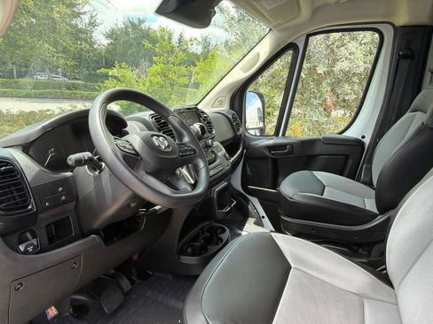 Used 2024 RAM ProMaster 2500 w/ Convenience Group FWD image 5
