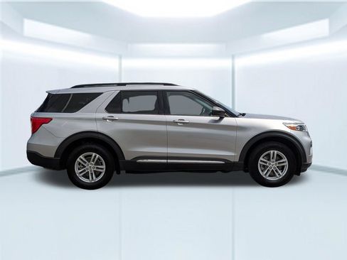Used 2021 Ford Explorer XLT AWD/4WD image 7