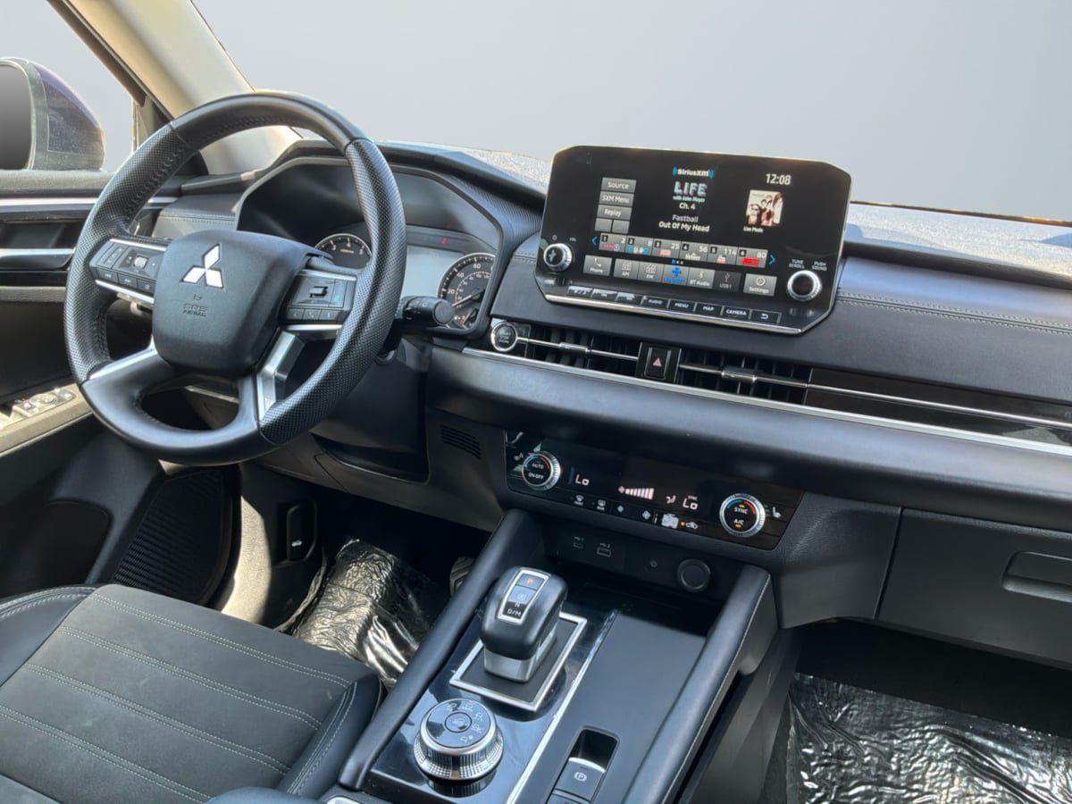 Used 2024 Mitsubishi Outlander SE FWD image 14