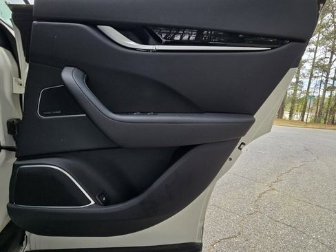 Used 2019 Maserati Levante image 22