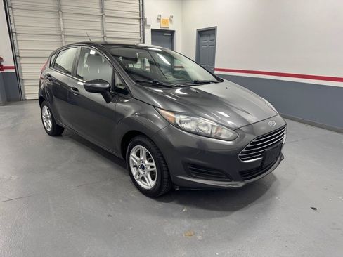Used 2019 Ford Fiesta SE FWD image 2