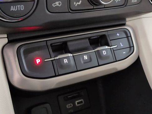 Used 2021 GMC Acadia Denali w/ Denali Technology Package image 33