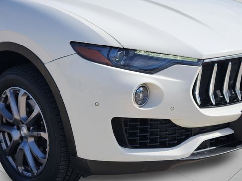 Used 2018 Maserati Levante image 5