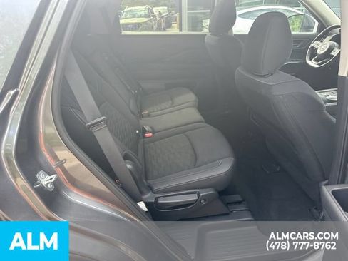 Used 2025 Nissan Pathfinder SV FWD image 17