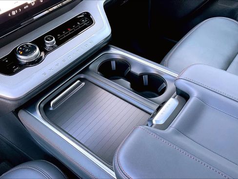 Certified 2025 Ford Expedition Active image 17