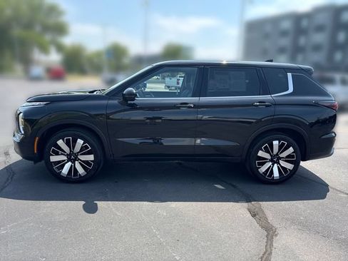 Used 2025 Mitsubishi Outlander SE AWD/4WD image 2