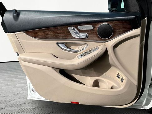 Used 2020 Mercedes-Benz GLC 350e 4MATIC image 21