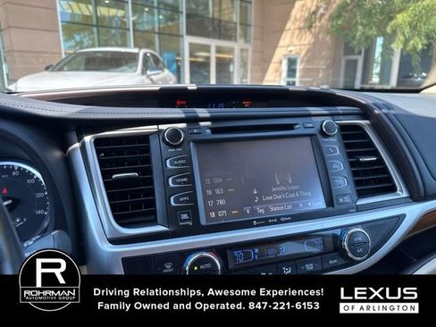 Used 2017 Toyota Highlander Limited Platinum AWD/4WD image 10