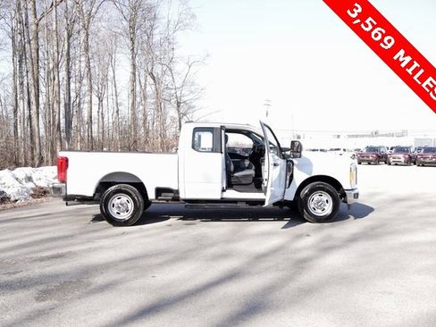 Used 2023 Ford F250 XL w/ XL Chrome Package image 15