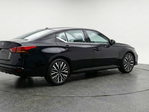 Used 2025 Nissan Altima 2.5 SV image 9