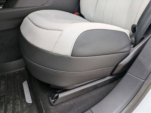 New 2025 Land Rover Range Rover Sport Dynamic SE image 4