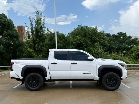 Used 2024 Toyota Tacoma TRD Off-Road AWD/4WD image 6