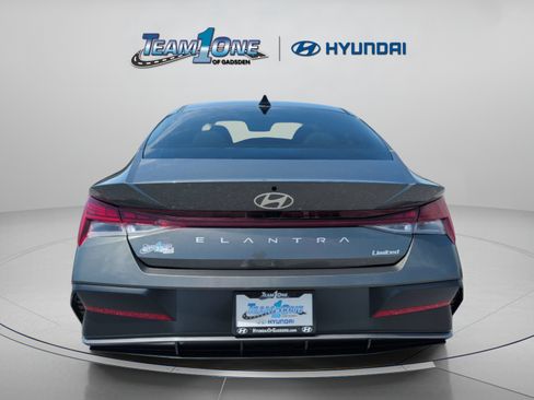 Used 2025 Hyundai Elantra Limited FWD image 7