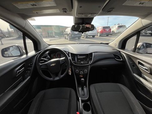 Used 2018 Chevrolet Trax LS image 35