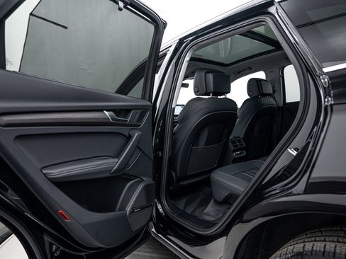 Certified 2025 Audi Q5 2.0T Premium Plus w/ Premium Plus Package image 19