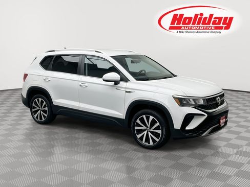 Used 2022 Volkswagen Taos SE AWD/4WD image 1