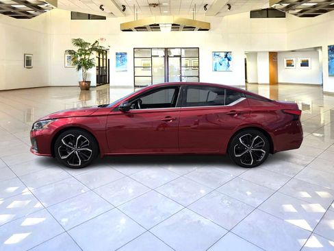 Certified 2024 Nissan Altima 2.5 SR image 4