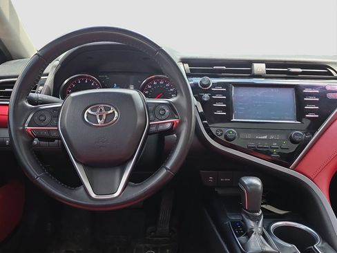 Used 2018 Toyota Camry XSE FWD image 13