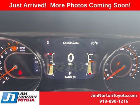 Used 2023 Jeep Wrangler Unlimited Sahara AWD/4WD image 11
