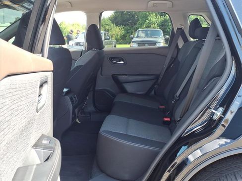 Used 2023 Nissan Rogue SV image 16