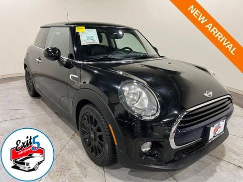 Used 2017 MINI Cooper 2-Door Hardtop image 1