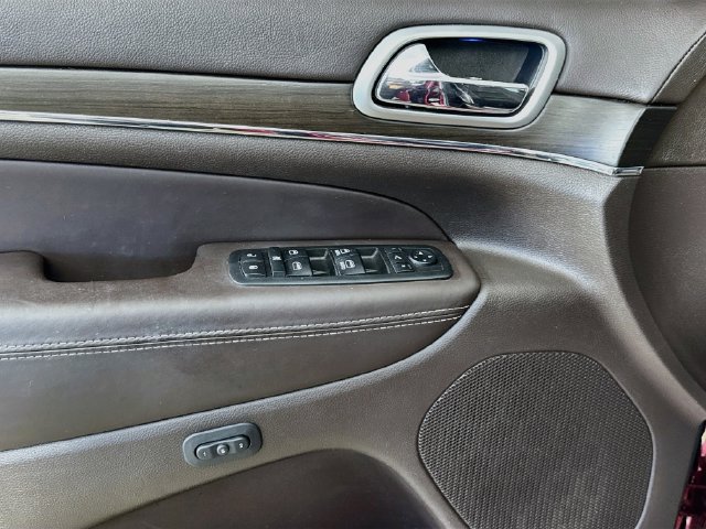 Used 2018 Jeep Grand Cherokee Overland AWD/4WD image 21