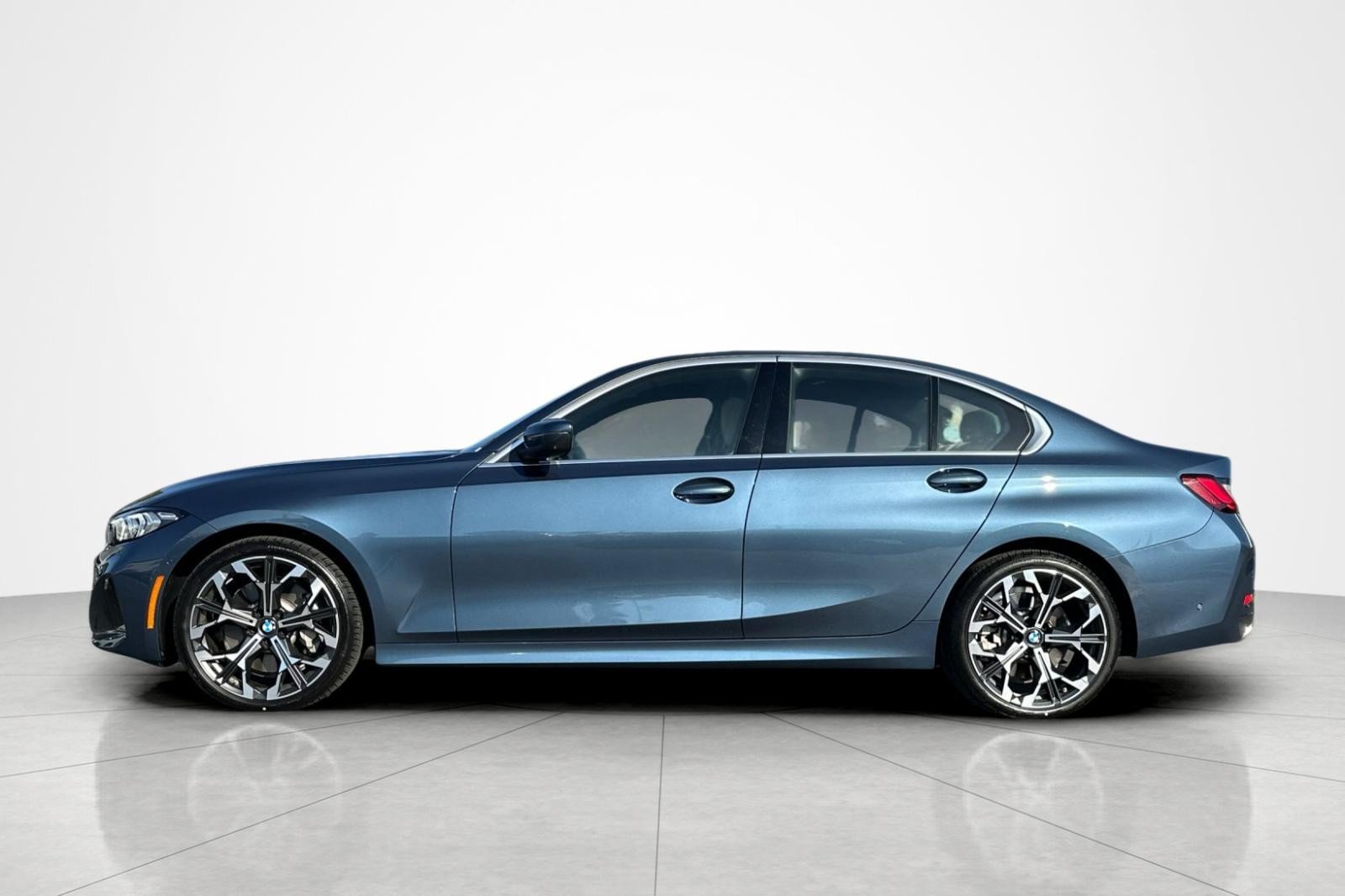 Used 2026 BMW 330i Sedan w/ Convenience Package RWD image 2