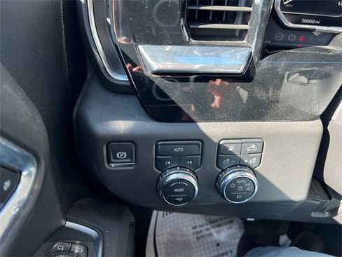 Used 2025 GMC Sierra 1500 SLT image 23