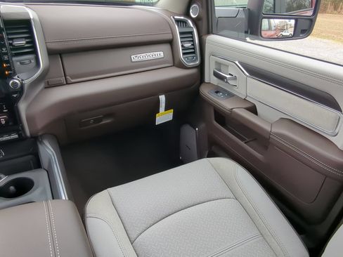 Used 2026 RAM 2500 Laramie AWD/4WD image 15