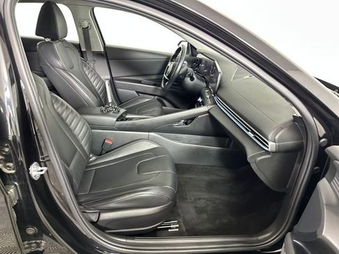 Used 2024 Hyundai Elantra Limited image 28