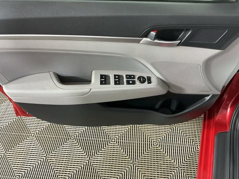 Used 2020 Hyundai Elantra SEL w/ Winter Weather Package image 21