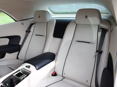 Used 2019 Rolls-Royce Dawn image 10