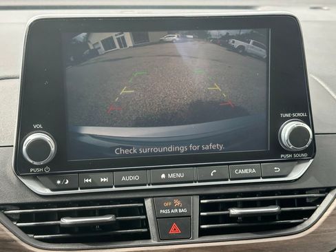 Used 2024 Nissan Altima 2.5 SV FWD image 24