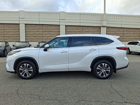 Used 2022 Toyota Highlander XLE image 7