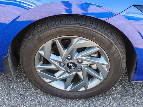 Used 2024 Hyundai Elantra SEL FWD image 7