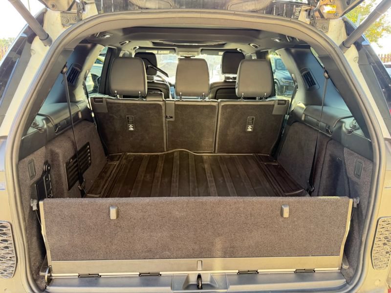 Used 2020 Land Rover Discovery Landmark AWD/4WD image 34