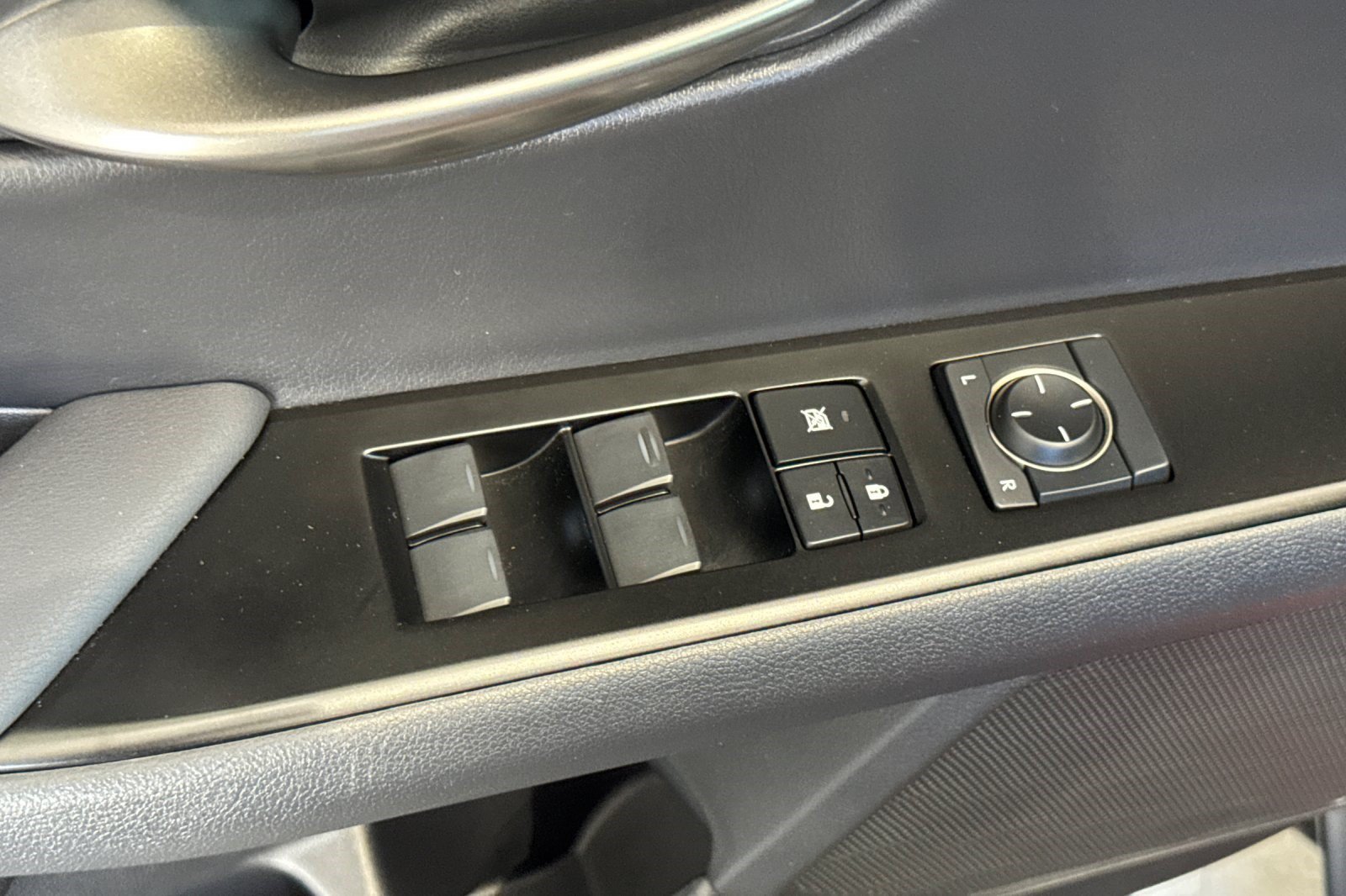 Used 2019 Lexus UX 250h w/ Premium Package AWD/4WD image 13