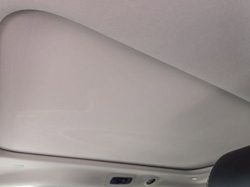 Used 2024 Chrysler Pacifica Limited image 26