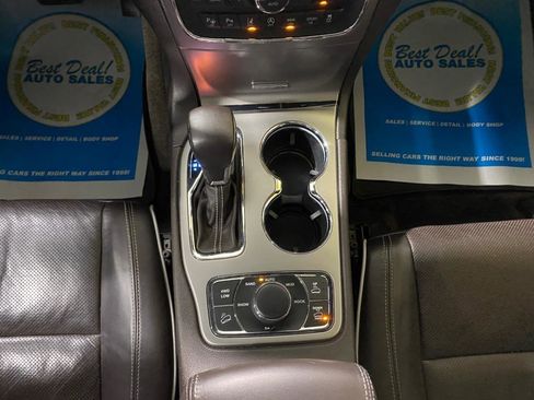 Used 2018 Jeep Grand Cherokee Overland image 12