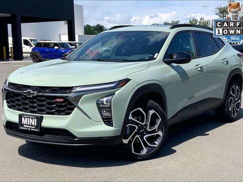 Used 2024 Chevrolet Trax RS w/ Sunroof Package image 2