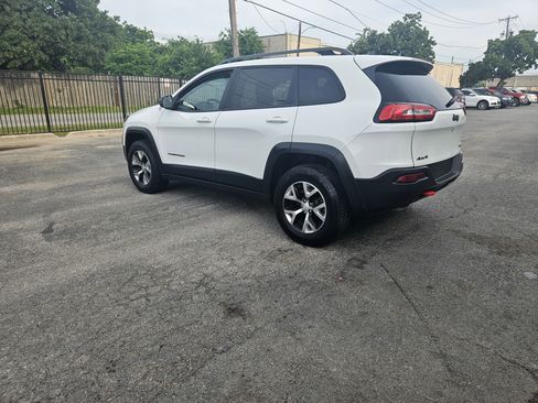 Used 2017 Jeep Cherokee Trailhawk AWD/4WD image 5