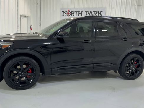 Used 2020 Ford Explorer ST w/ ST Street Pack image 6