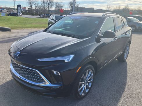 Certified 2025 Buick Encore GX Avenir image 3