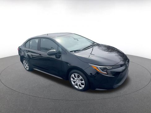 Used 2025 Toyota Corolla LE image 4