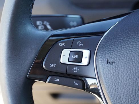 Used 2020 Volkswagen Tiguan SE image 19