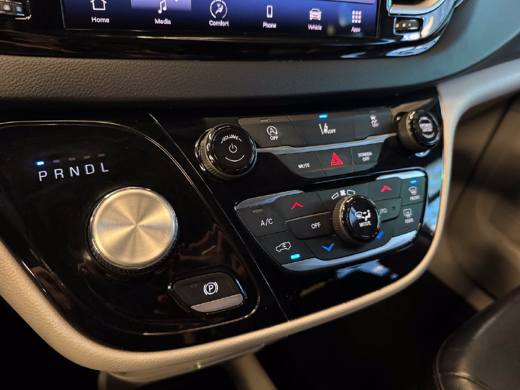 Used 2022 Chrysler Pacifica Touring-L FWD image 15