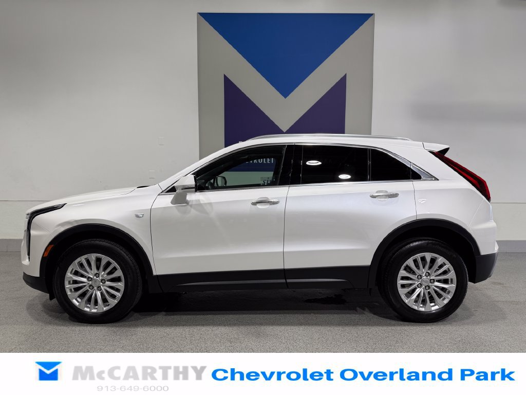 Used 2024 Cadillac XT4 Luxury w/ Cold Weather Package FWD image 8