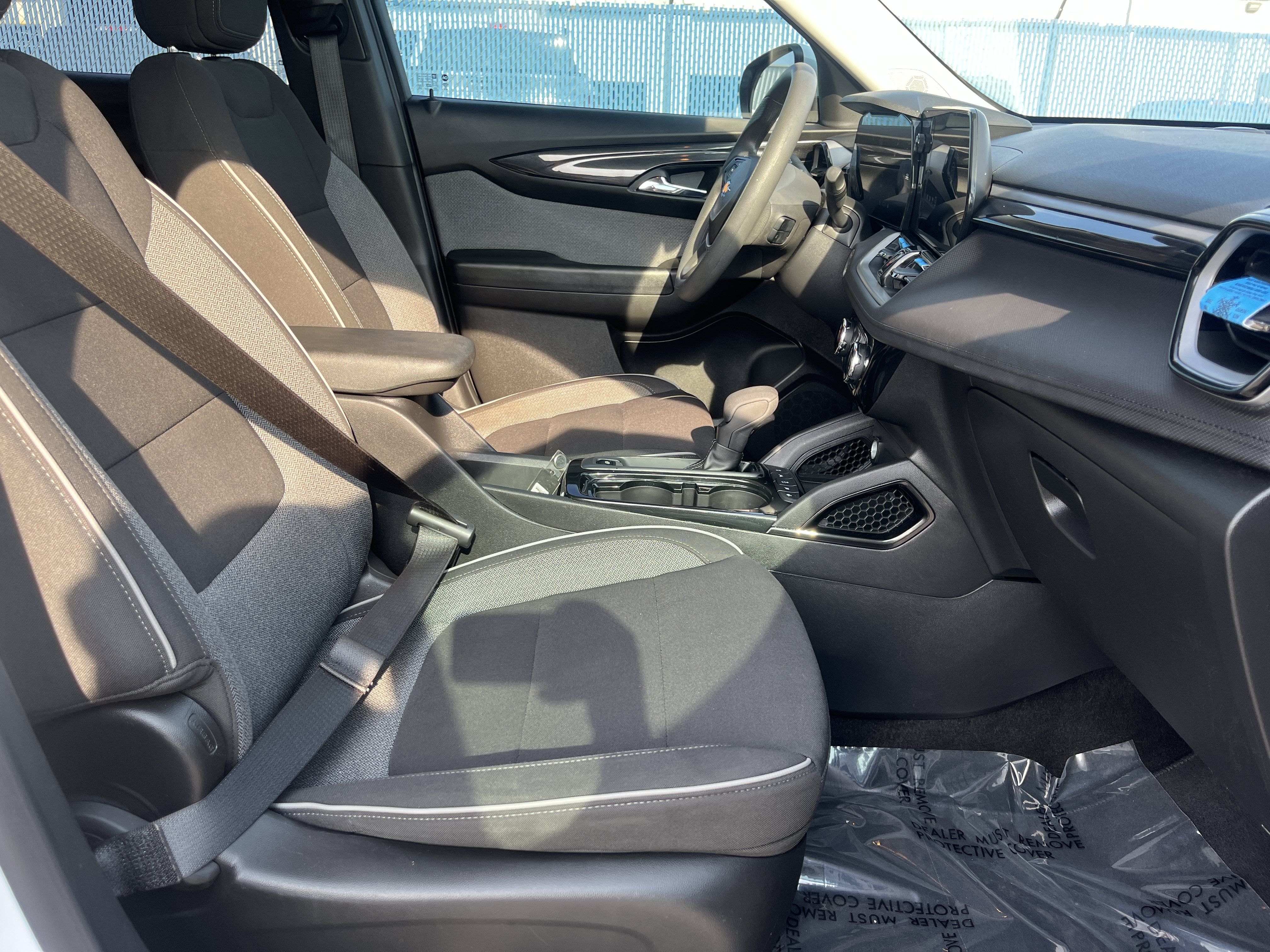 Used 2025 Chevrolet TrailBlazer LT w/ Driver Confidence Package FWD image 16